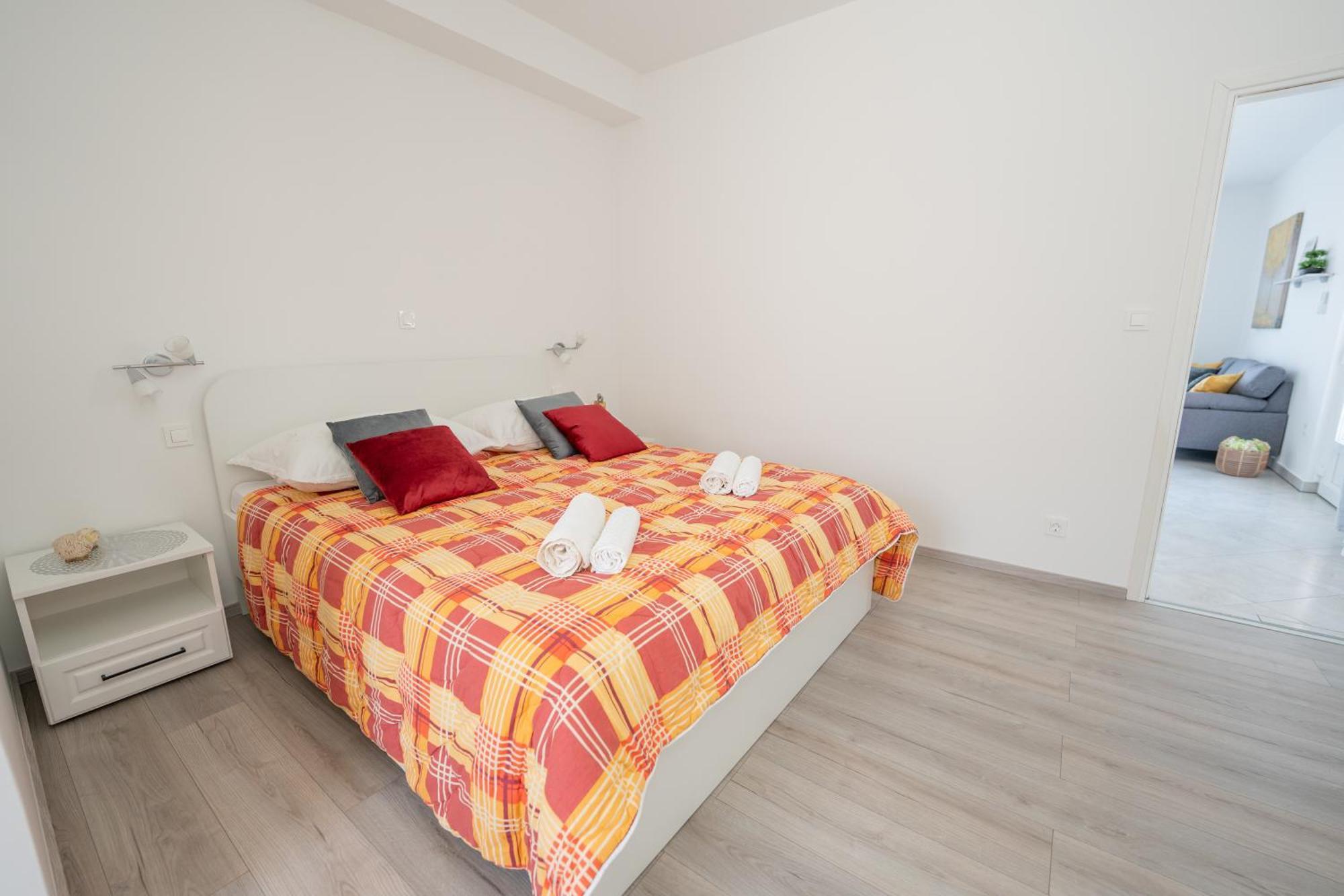 Apartments Biserka โนวาลยา ภายนอก รูปภาพ