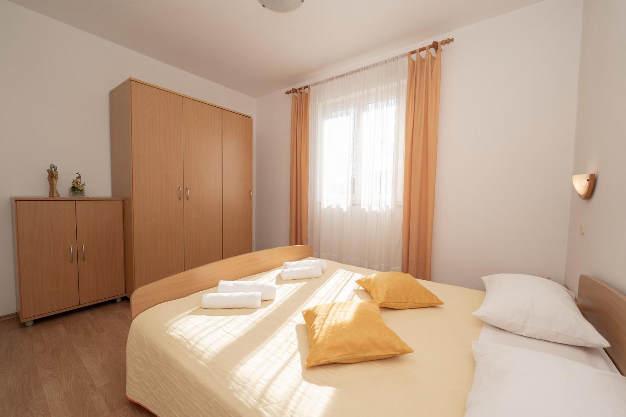 Apartments Biserka โนวาลยา ภายนอก รูปภาพ