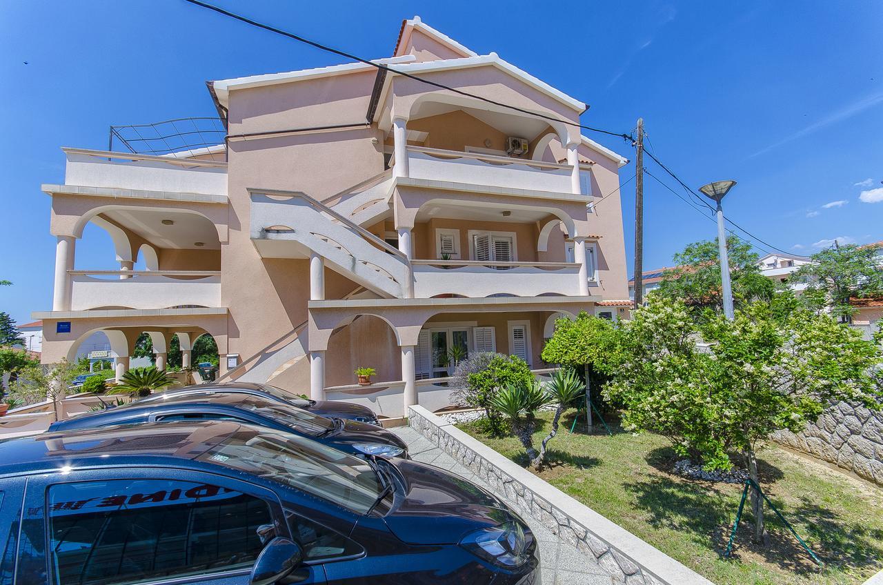 Apartments Biserka โนวาลยา ภายนอก รูปภาพ